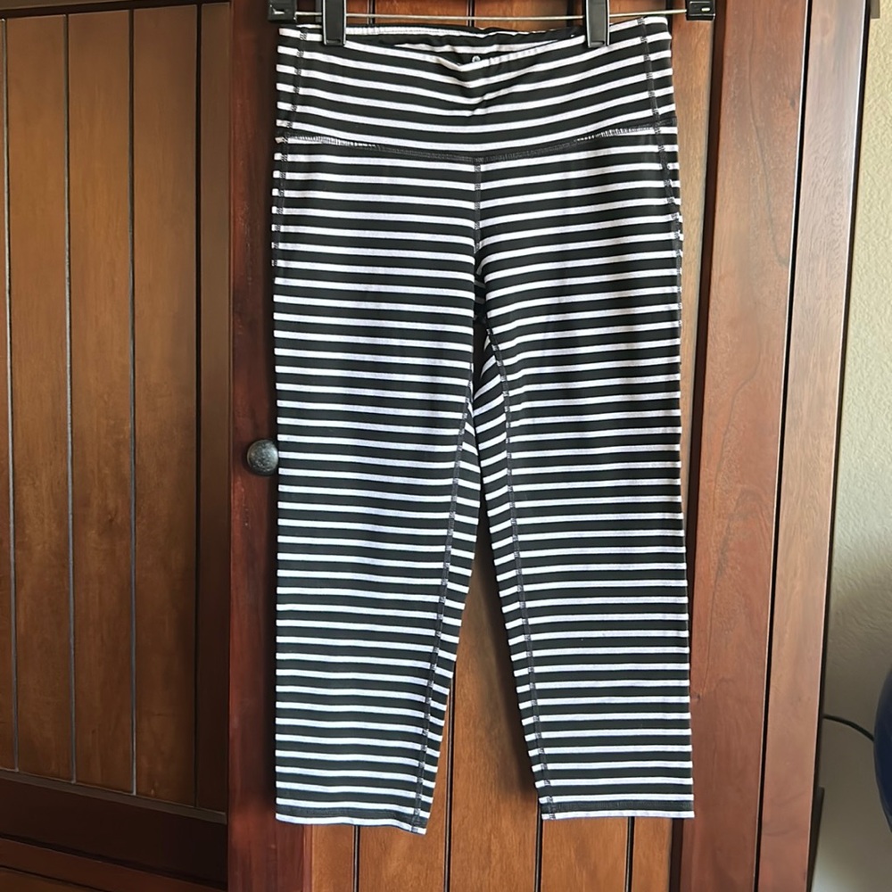 Athleta size S workout Capri leggings black and white striped